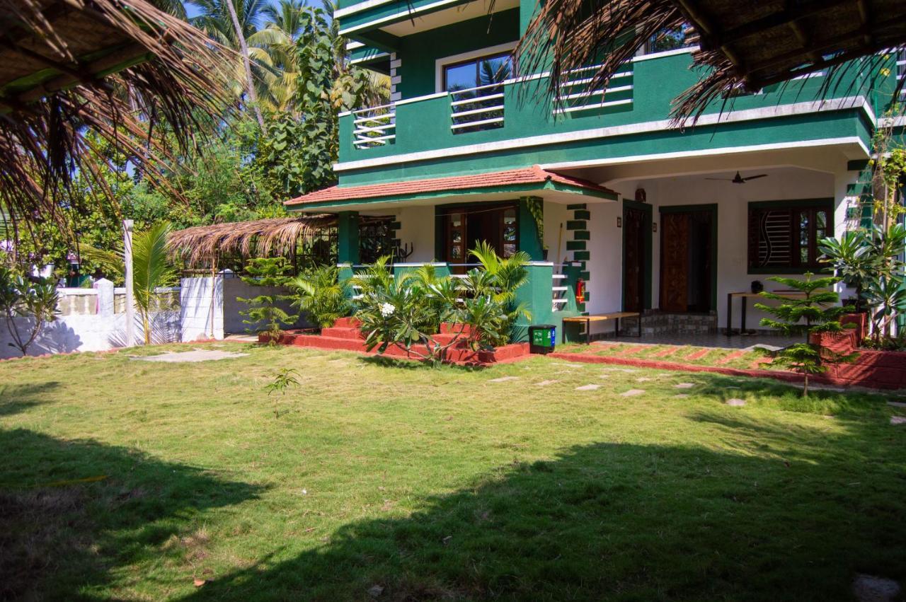 Green Nest Hostel, Baga- North Goa อาร์โปรา ภายนอก รูปภาพ